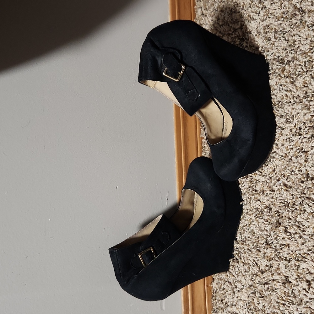 JustFab size 6 wedges